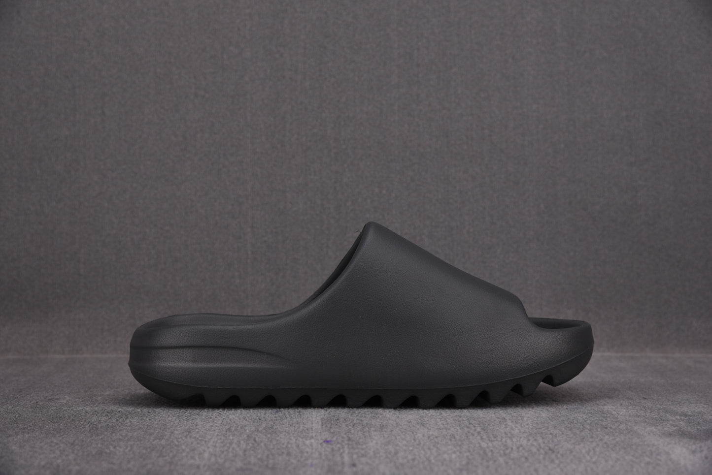 YEEZY SLIDES