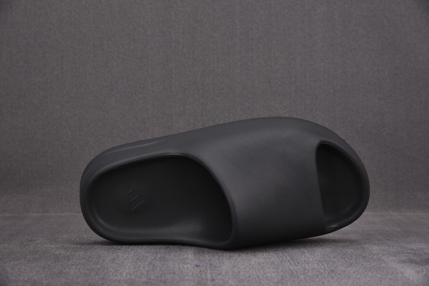 YEEZY SLIDES